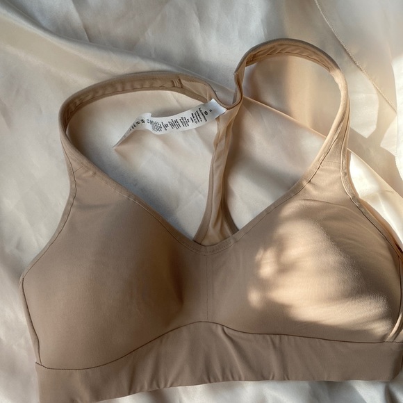 Lululemon 🍋 Bra Sz 6 🧘🏼♀️ - Picture 1 of 4